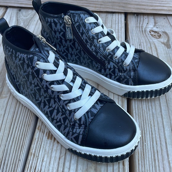 Michael Kors Girls' Skate Logo High Top Sneakers  Size 2 - Picture 1 of 15